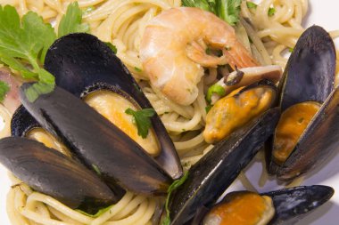 İtalyan spagetti makarna whith midye, vongole, karides ve deniz f