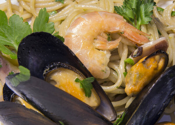 Italian Spaghetti pasta whith mussels, vongole, shrimp and sea f