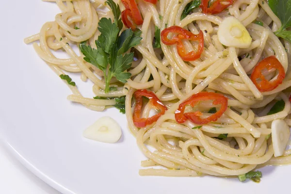 Spaghetti vitlök, peppar, olivolja, Spaghetti aglio olio, — Stockfoto