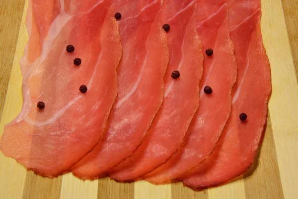 Speck italiano, prosciutto affumicato gustoso — Foto Stock