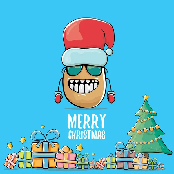 Vektoros funky vicces rajzfilm aranyos barna mosolygó Mikulás burgonya piros santa kalap, ajándék, fa és kalligrafikus merry christmas szöveg elszigetelt kék háttér. funky karácsonyi karakter — Stock Vector