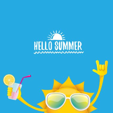 Merhaba yaz rock n roll vektör etiket veya logosu. funky gülümseyen güneş karakteri ile yaz kokteyl parti afiş arka plan