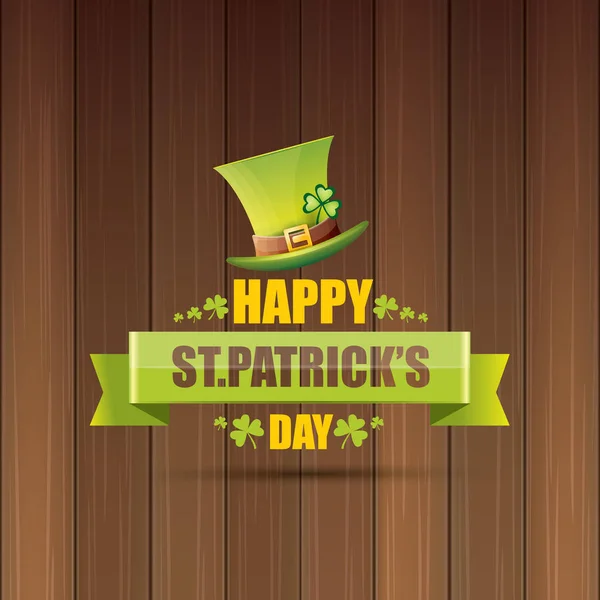 Saint Patricks Day Etikett oder Poster mit grünem Hut, Glücksklee und Vintage-Schleife auf abstraktem Vintage-Holzgrund. Vektor Heiliger Patriks Tag Banner — Stockvektor