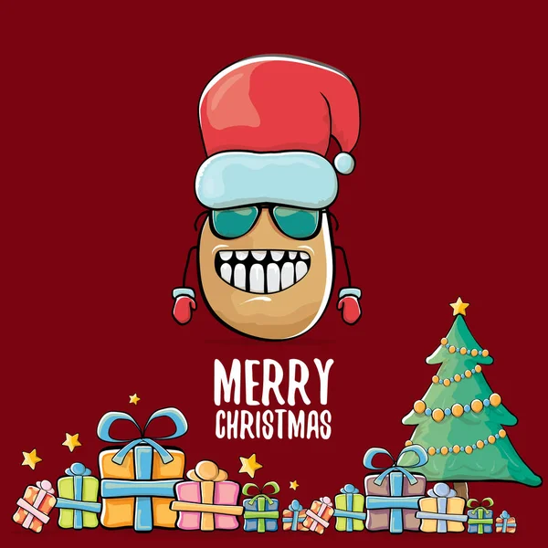 Vektor funky képregény aranyos barna mosolygós Mikulás burgonya piros mikulás kalap, ajándékok, fa és kalligráfiai vidám karácsonyi szöveg elszigetelt piros háttér. zöldséges funky karácsonyi karakter — Stock Vector