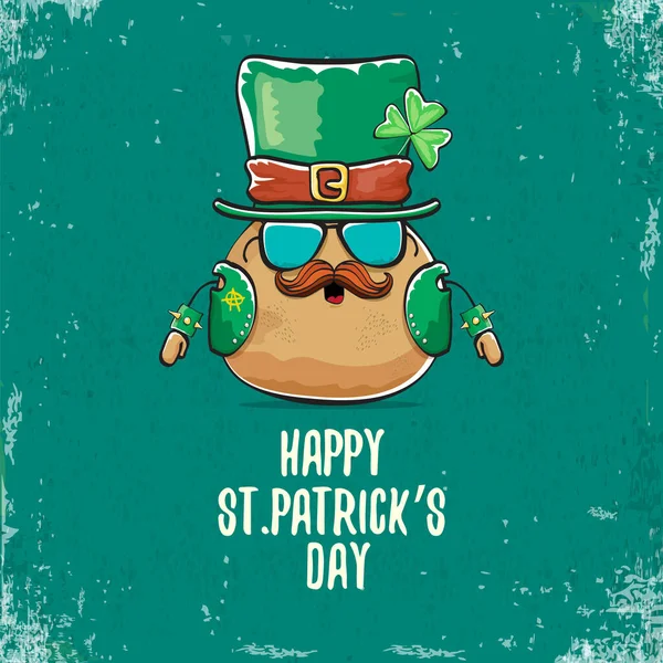 Feliz dia santo patricks cartão de saudação com personagem de batata estrela de rock leprechaun funky com chapéu de partks verde isolado em fundo turquesa. Rock n roll hipster personagem funky vegetal — Vetor de Stock