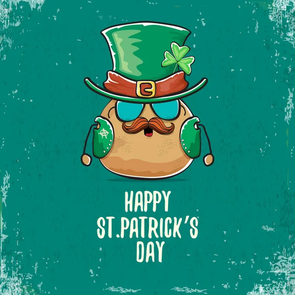 Mutlu Aziz Patricks Günü tebrik kartı içinde turkuaz arka planda izole edilmiş yeşil parçalı yeşil şapkalı cüce rock yıldızı patates karakteri. Rock n roll hipster Sebze funky karakteri — Stok Vektör