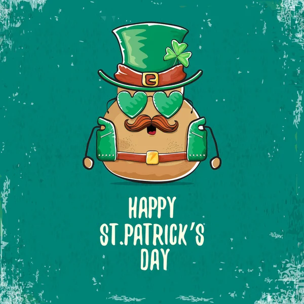 Happy Saint Patricks Day Grußkarte mit funky Kobold Rockstar Kartoffel Charakter mit grünen Particks Hut isoliert auf türkisfarbenem Hintergrund. Rock n Roll Hipster Gemüse funky Charakter — Stockvektor