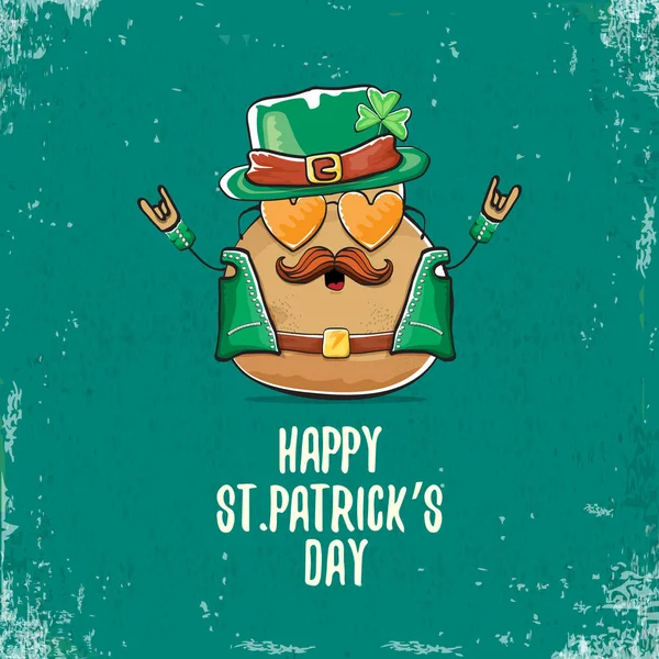 Happy Saint Patricks Day Grußkarte mit funky Kobold Rockstar Kartoffel Charakter mit grünen Particks Hut isoliert auf türkisfarbenem Hintergrund. Rock n Roll Hipster Gemüse funky Charakter — Stockvektor