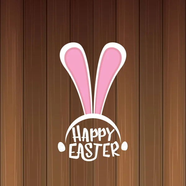 Tarjeta de felicitación de Pascua feliz vector con conejito de Pascua blanco máscara funky con orejas de conejo y texto de Pascua aislado sobre fondo de madera . — Vector de stock