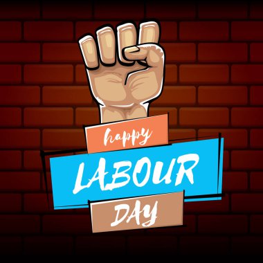 Tuğla duvar arkasında izole edilmiş güçlü turuncu yumruklu İşçi Bayramı vektör etiketi. İnsan eliyle mutlu işçi günü geçmişi. kırmızı işçiler afiş yapabilir