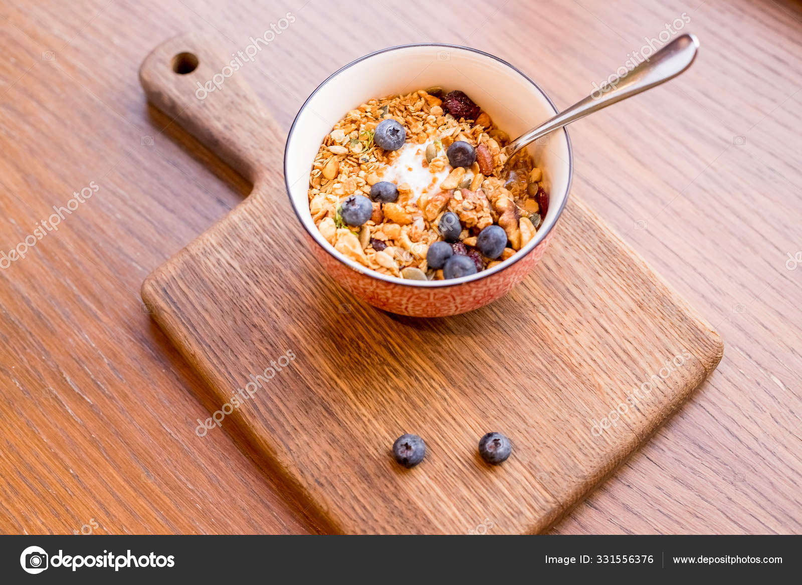 Schussel Musli Und Joghurt Mit Frischen Beeren Diat Dessert Mit Joghurt Musli Und Frischen Beeren Blaubeeren Pflege Der Gesundheit Richtige Ernahrung Gesundes Fruhstuck Joghurt Mit Blaubeeren Musli Serviert In Stockfoto C Yulia25 List Ru