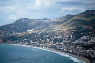 Kleopatra Beach kaleden görünümü