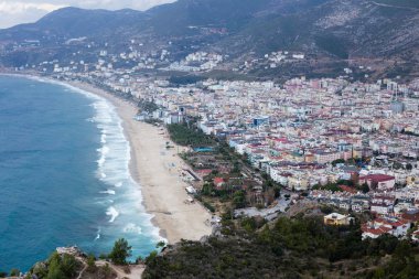 Kale üzerinden ünlü Kleopatra Plajı'nın çarpıcı manzaralarını