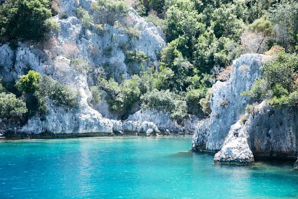 Sunken city of Kekova in bay of Uchagiz view from sea — Stock Photo, Image