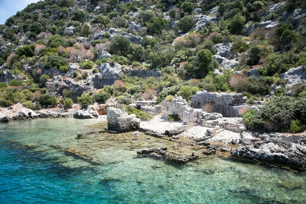 Ciudad hundida de Kekova en la bahía de Uchagiz vista desde el mar — Foto de Stock