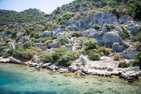 Ciudad hundida de Kekova en la bahía de Uchagiz vista desde el mar — Foto de Stock