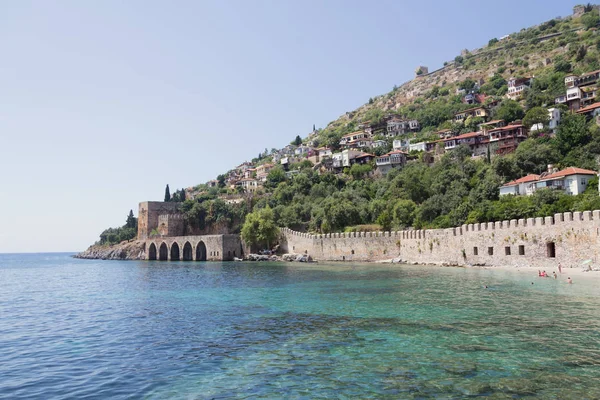 Medieval castle wall and shipyard of Alanya — Stock Photo, Image