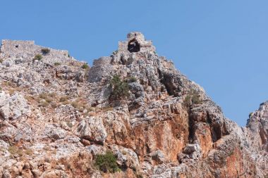 Antik duvar ve Alanya Kalesi'nde eski manastır kalıntısı 
