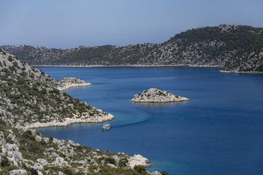Genelolarak üzerinde Ucha koyunda Kaleköy Simena ile Akdeniz deniz manzarası