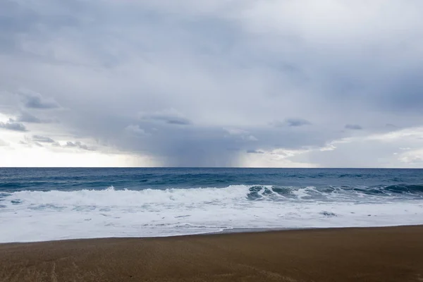 Sturm und Regen über dem Meer — Stockfoto