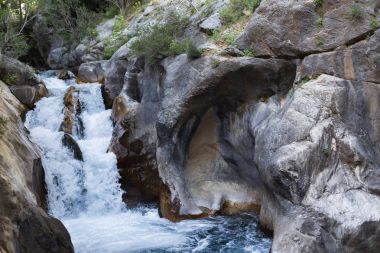 dağ Kanyon Sapadere güçlü su akışı