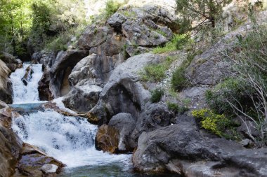 dağ Kanyon Sapadere güçlü su akışı