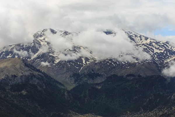 Pic de neige dans les montagnes du Taureau — Photo