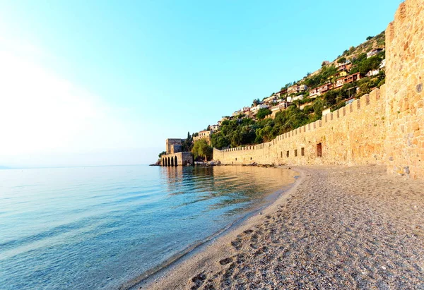 Alanya Kalesi duvar ile deniz manzarası 