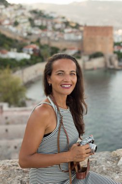 Alanya'da bay vintage fotoğraf makinesi ile seyahat fotoğrafçı