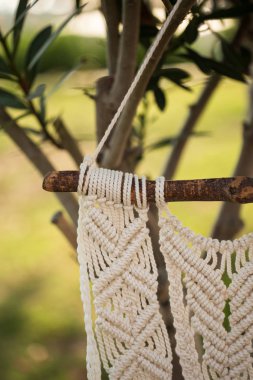 Alan sığ derinliği ile vurdu Driftwood parçası asılı makrome sanat closeup
