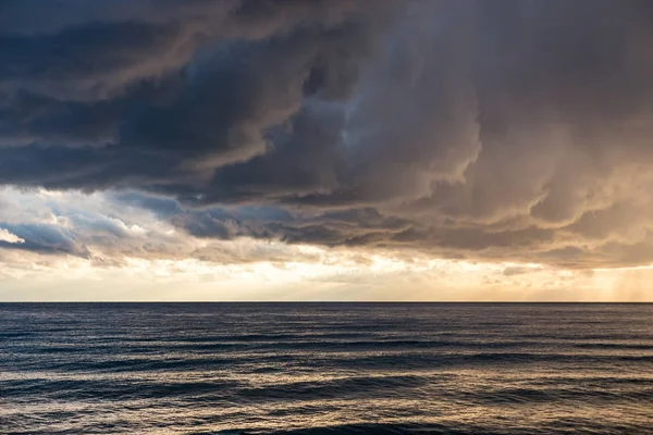 Puesta de sol junto al mar —  Fotos de Stock