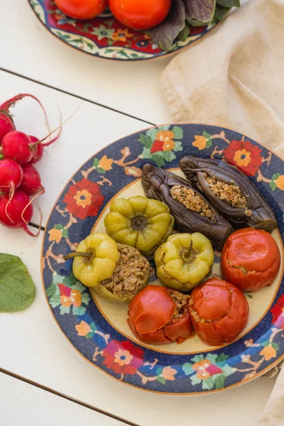 Meat Stuffed Tomatoes Peppers Eggplant Served Colorful Plate Floral Ornament — Stock Photo, Image