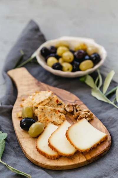 Cheese Board Olives Walnut Placed Stone Washed Gray Linen — Stock Photo, Image