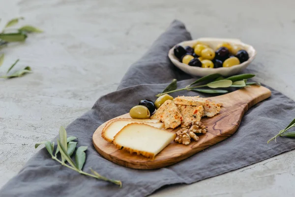 Cheese Board Two Different Sorts Cheese Olives Copy Space — Stock Photo, Image