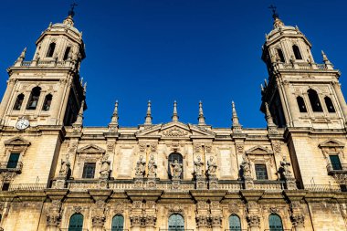Jaen 'in merkezinde bulunan katedralin çatısı, İspanya' nın Endülüs şehrinde ziyaret edilecek en güzel yerlerden biridir.