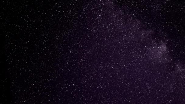 Estrelas timelapse noite céu fundo azul violeta natureza escuro galáxia espaço — Vídeo de Stock