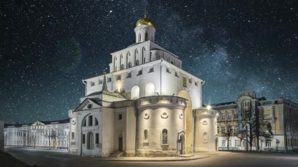 Night stars timelapse Milky Way, white stone old Golden Gate church cathedral — Stock Video