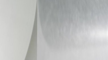 Linolyum teknolojisi üretimi. Muşambanın üzerindeki PVC katmanının uygulaması.