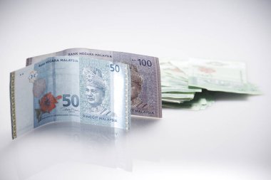 Malezya banka notları Rm50 ve Rm100 ile