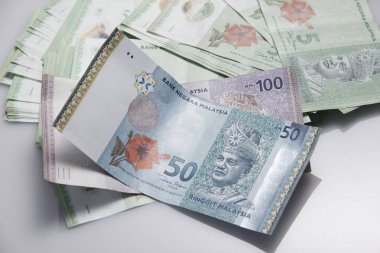 Malezya banka notları Rm50 ve Rm100 ile