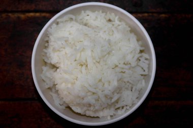 Bir fincan pişmiş Yasemin pirinç