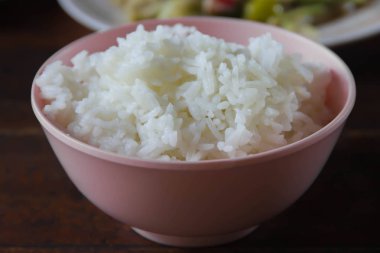 Bir fincan pişmiş Yasemin pirinç