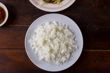 Bir fincan pişmiş Yasemin pirinç