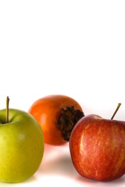 izole apple ve kaki beyaz bir arka plan üzerinde