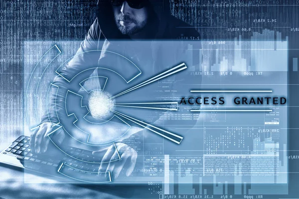 Internet criminaliteit concept, toegang verleend. Hacker op donkere digitale achtergrond met hoofd omhoog interface rond. — Stockfoto