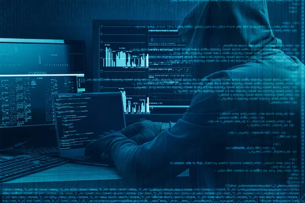 Internetové kriminality koncept. Hacker pracující na kódu na tmavém pozadí digital s digitálním rozhraním a okolí. — Stock fotografie