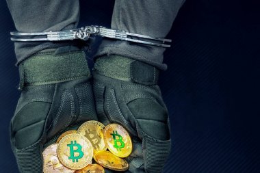 Hareks kelepçe ellerini tutun altın bitcoins tutuklandı.