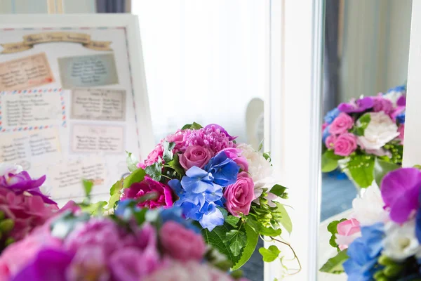 Decoração de catering arranjo de flores — Fotografia de Stock