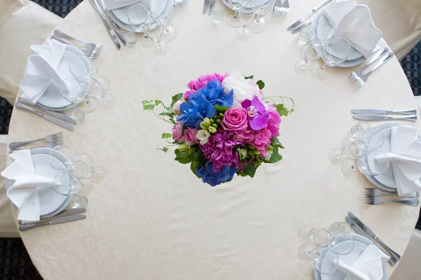 Decorazione catering composizione floreale — Foto Stock