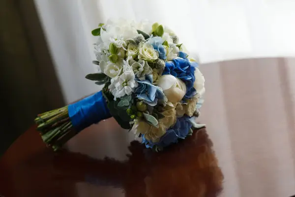 結婚式のブーケ テーブル — ストック写真